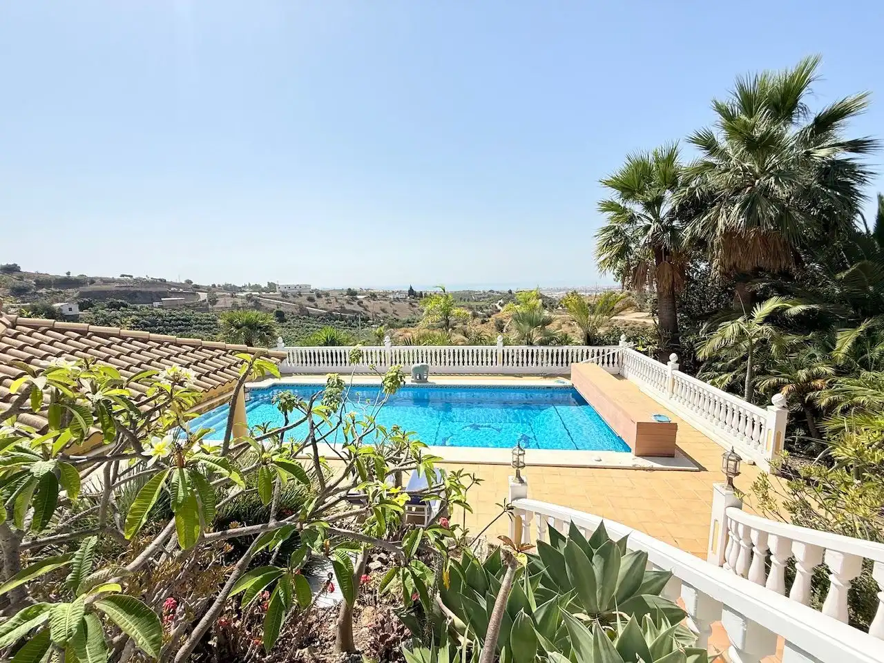 Vista exterior de Casa o chalet en venta en Vélez-Málaga con Aire acondicionado, Calefacción y Jardín privado