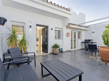 Casa bifamiliare con piscina in vendita a Nueva Andalucía