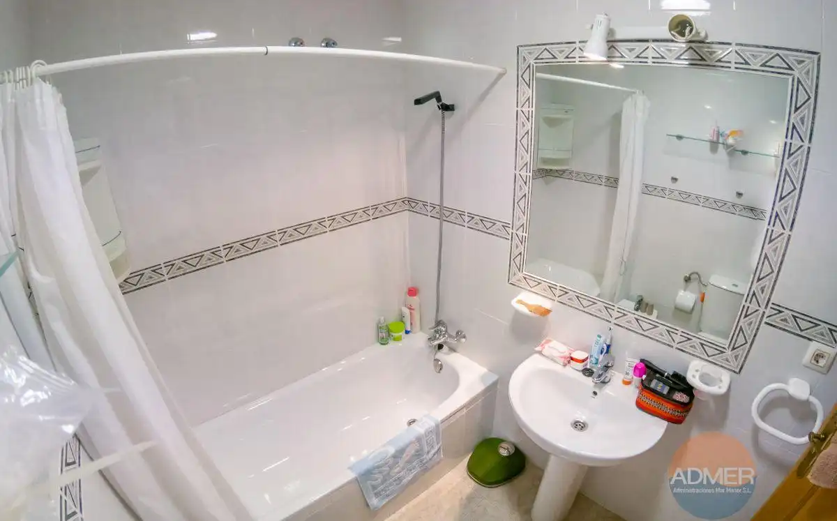 Baño de Piso en venta en La Manga del Mar Menor con Aire acondicionado, Terraza y Trastero