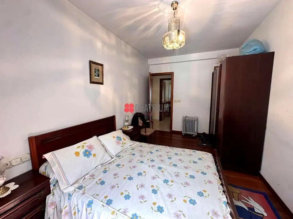 Dormitori de Casa o xalet en venda en Santiago de Compostela  amb Terrassa, Traster i Balcó