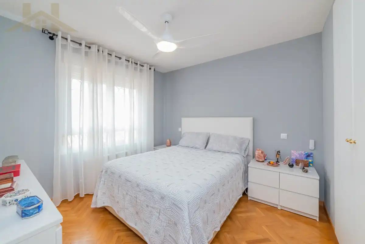 Dormitori de Casa adosada en venda en Parla amb Aire condicionat, Calefacció i Jardí privat