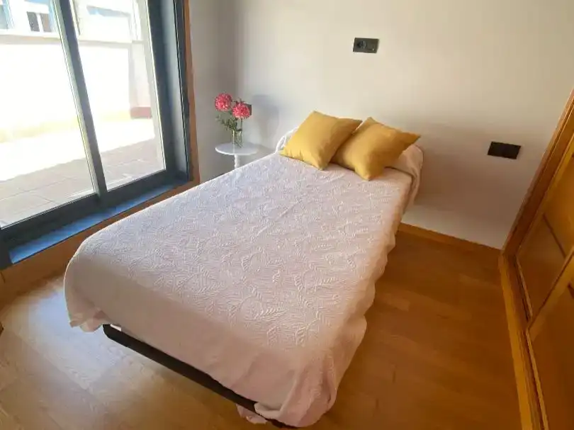 Bedroom of Flat for rent in Vigo   with Parquet flooring, Storage room and Furnished