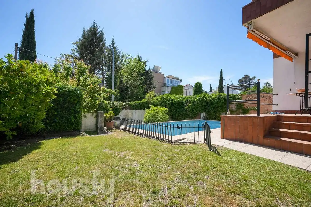 Garden of Houses for sale in Madrid  with Air Conditioner, Heating and Private garden