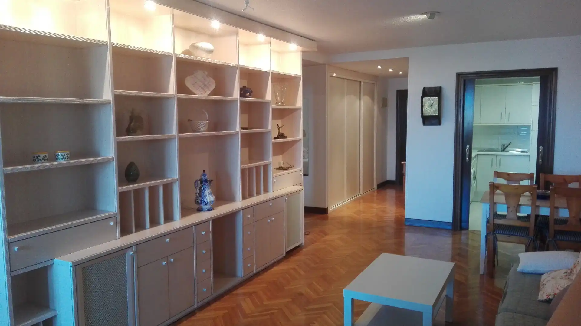Sala de estar de Piso de alquiler en  Pamplona / Iruña con Calefacción, Parquet y Terraza