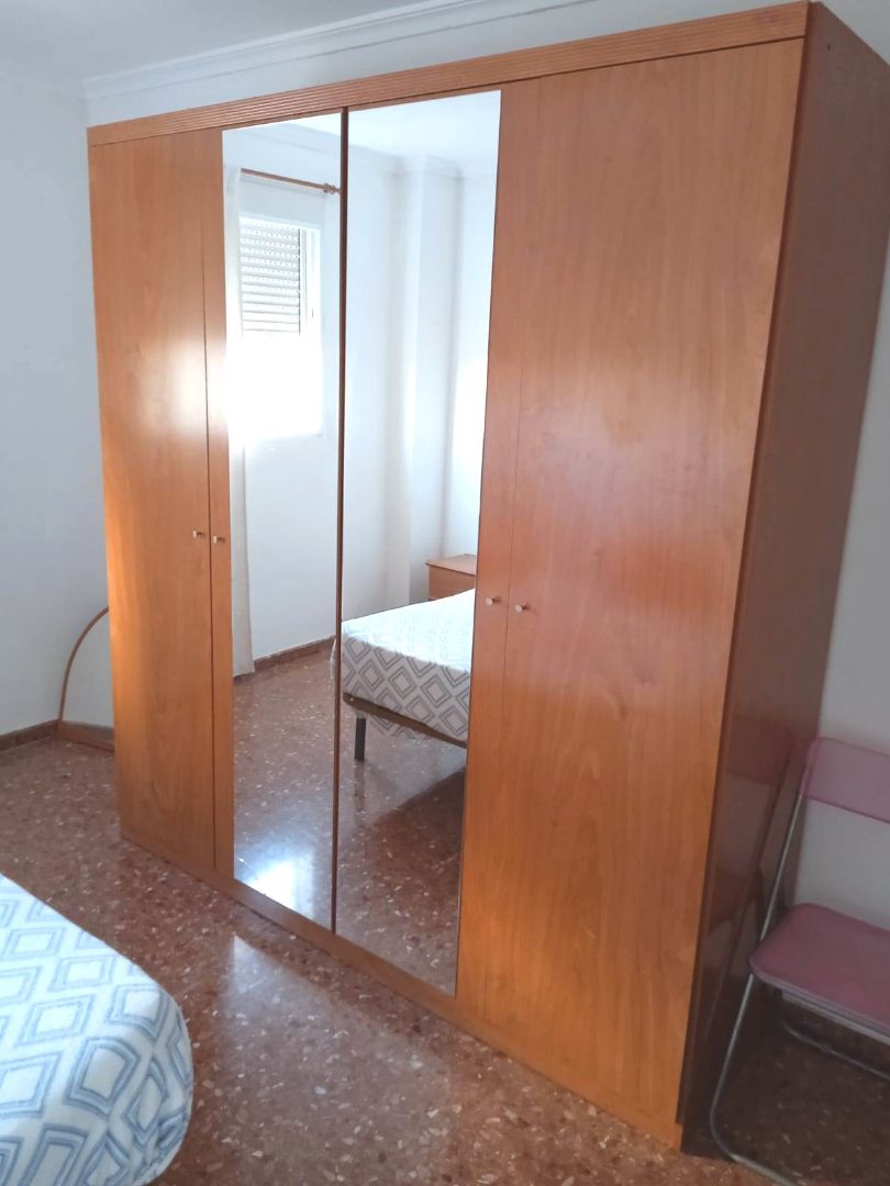 Bedroom of Flat to share in  Valencia Capital  with Air Conditioner, Furnished and Oven