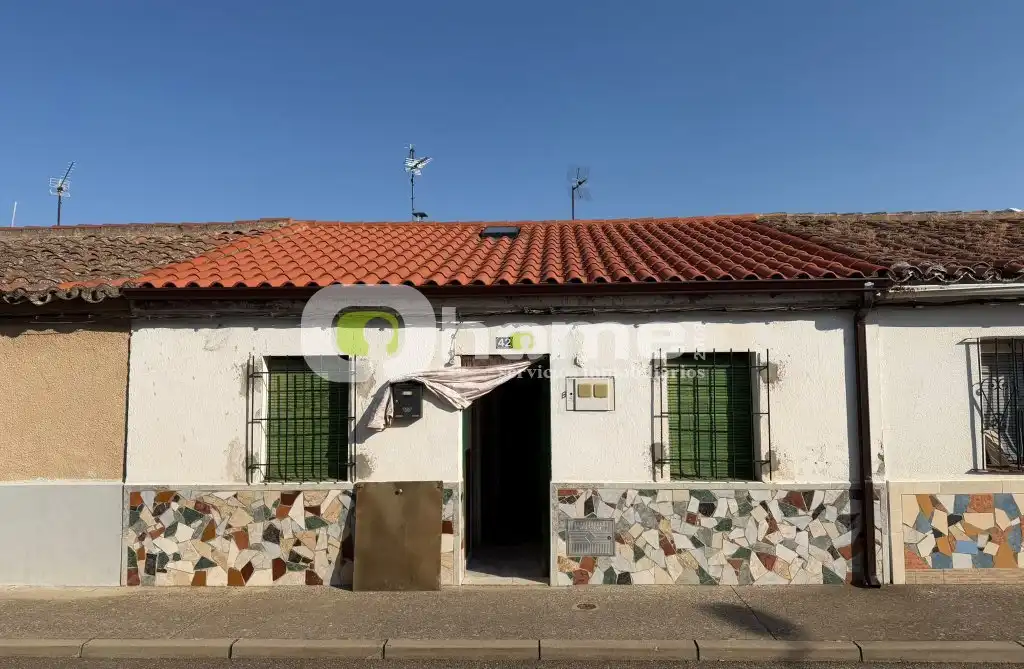 Vista exterior de Casa adosada en venda en Zamora Capital  amb Calefacció