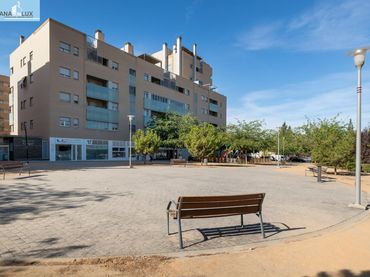 Local comercial en venda a Plaza Catedratica Asunción Linares 1
