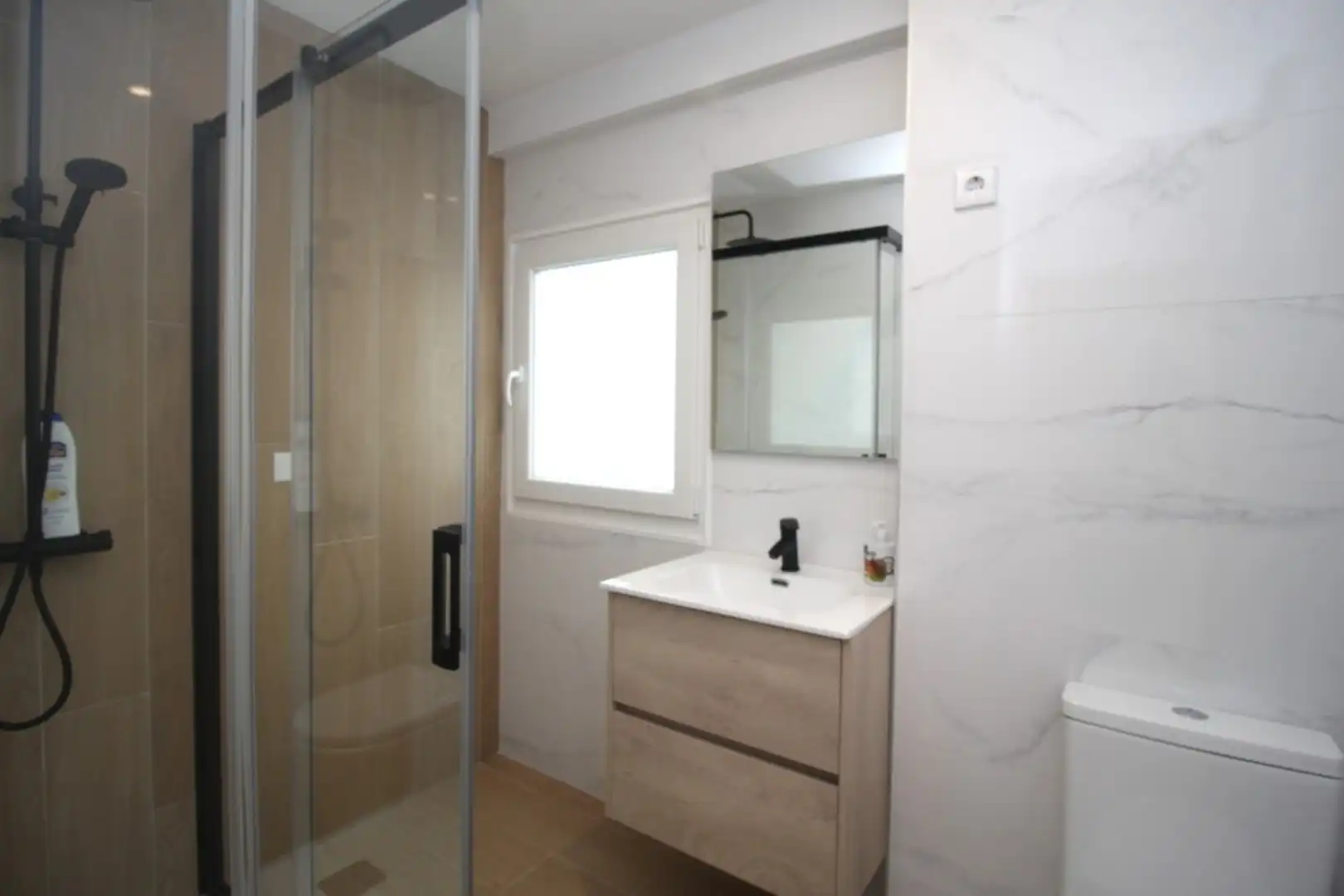 Baño de Piso de alquiler en Sada (A Coruña) con Calefacción, Terraza y Horno