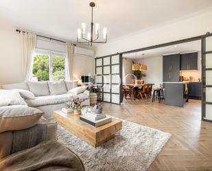 Sala d'estar de Pis en venda en Sant Cugat del Vallès amb Calefacció, Jardí privat i Terrassa