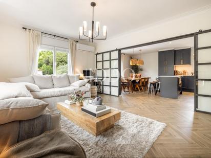 Sala d'estar de Pis en venda en Sant Cugat del Vallès amb Calefacció, Jardí privat i Terrassa