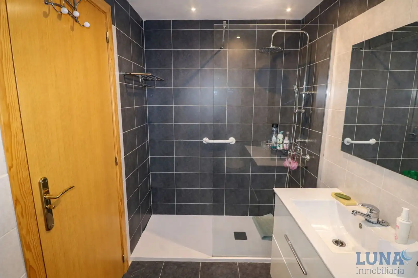 Badezimmer von Wohnung zum Verkauf in Parla mit Klimaanlage und Heizung