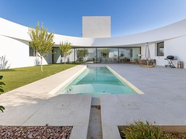 Xalet amb piscina en venda a El Chaparral - Villas Blancas