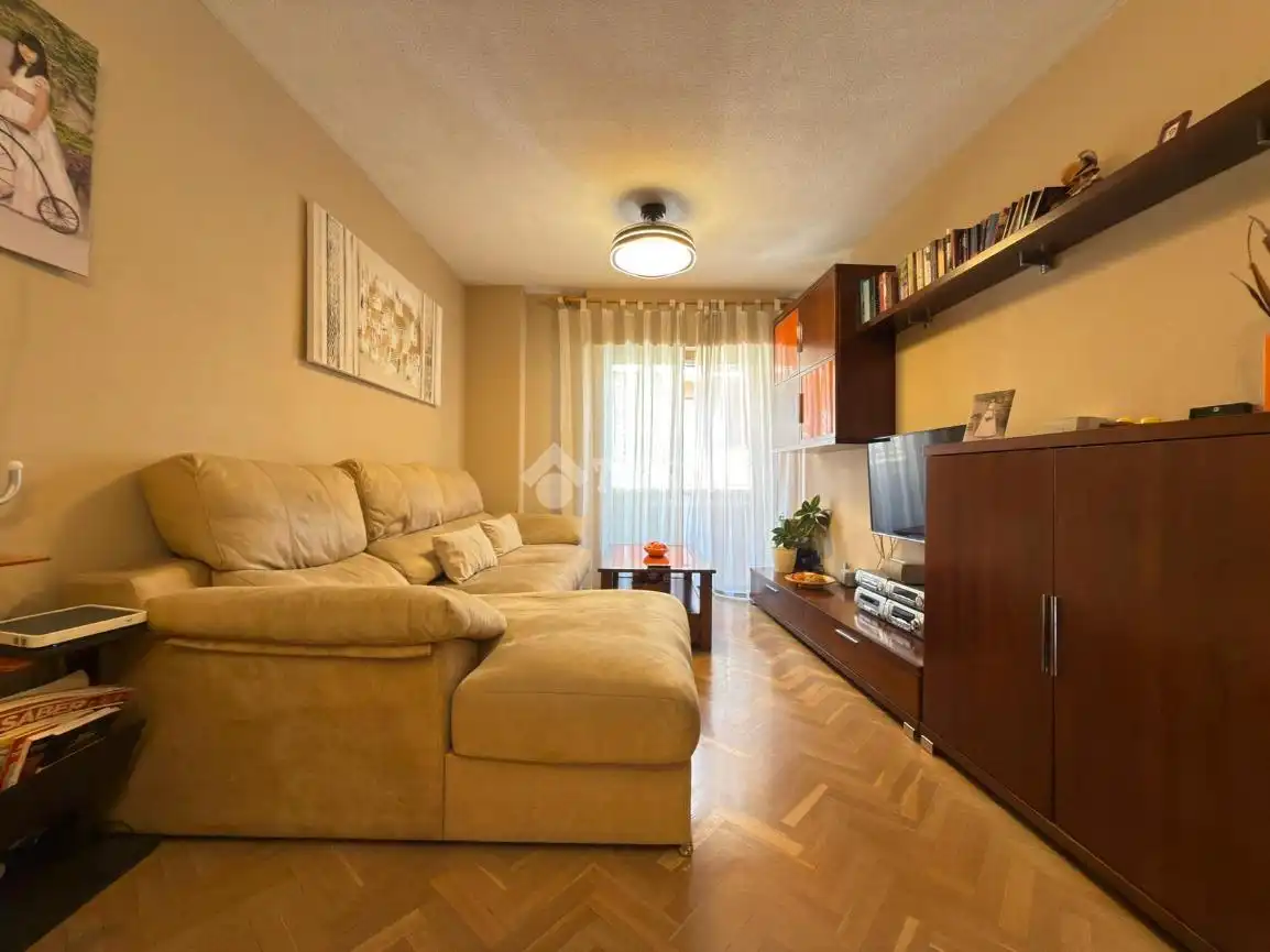 Sala de estar de Piso en venta en Alcobendas con Aire acondicionado, Parquet y Balcón