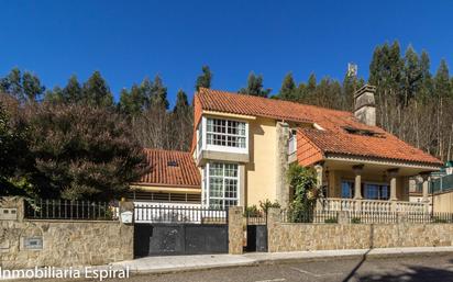 Vista exterior de Casa o xalet en venda en Poio amb Terrassa i Balcó