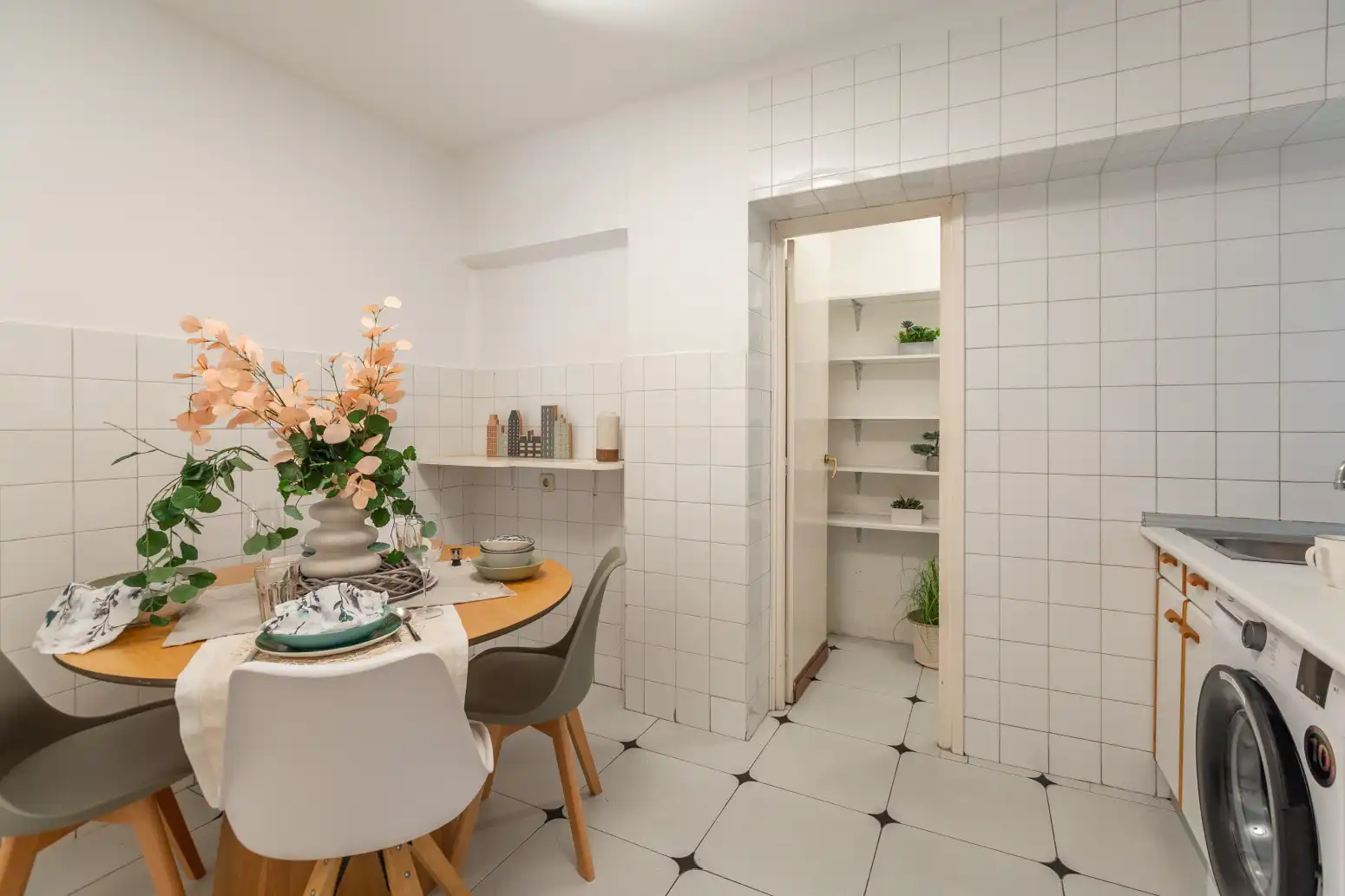 Küche von Wohnung zum Verkauf in  Pamplona / Iruña mit Heizung und Balkon
