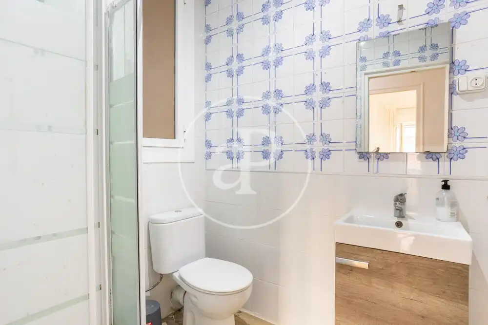 Baño de Piso de alquiler en Valencia con Aire acondicionado, Amueblado y Balcón