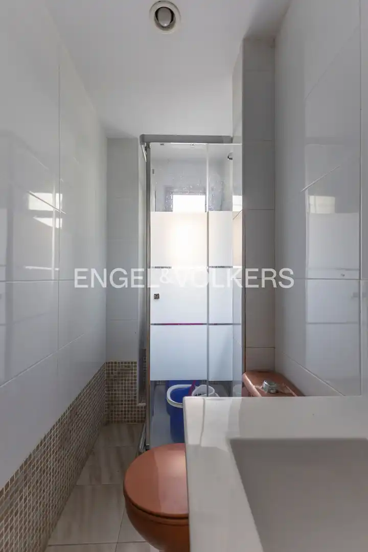 Badezimmer von Wohnung zum Verkauf in Madrid mit Heizung