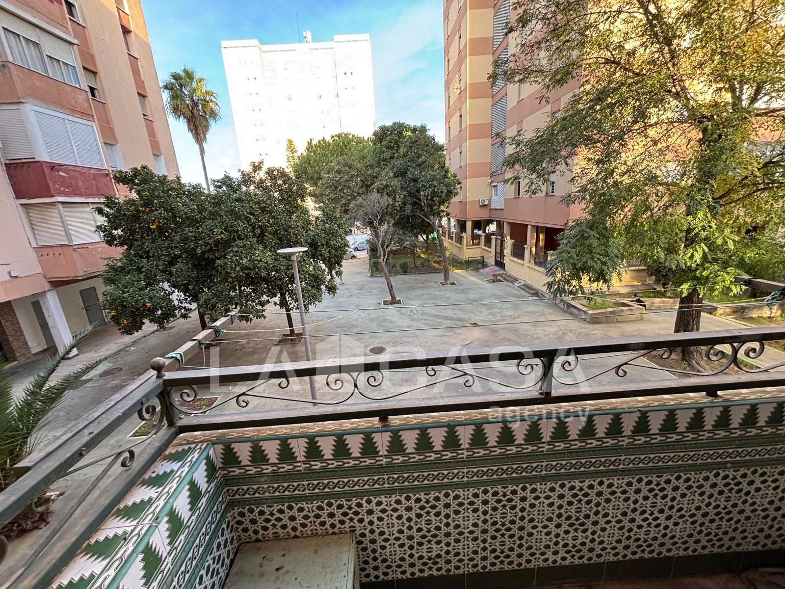 Vista exterior de Pis en venda en Algeciras amb Traster i Balcó