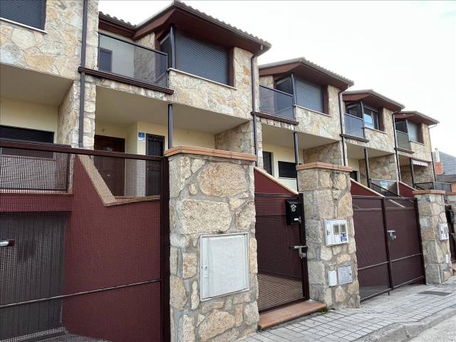 Casa adosada en Venta en ACADEMICO JOSE ALBERTO RODRIGUEZ ZAZO en El Barraco