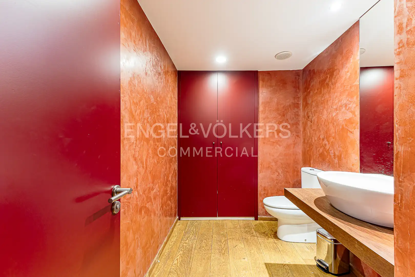 Bathroom of Commercial properties for sale in Barcelona