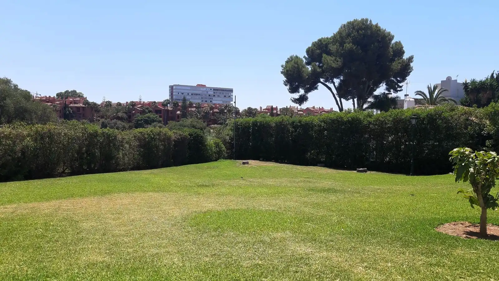 Jardín de Piso en venta en Marbella con Aire acondicionado, Terraza y Amueblado