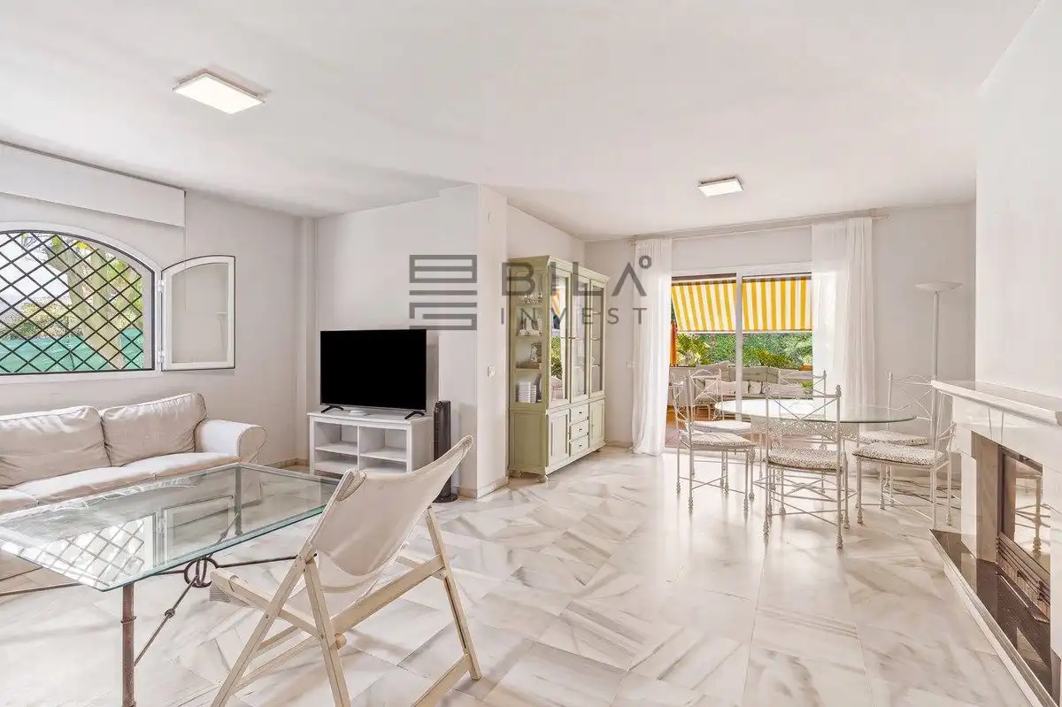 Sala d'estar de Pis en venda en Marbella amb Aire condicionat, Terrassa i Traster