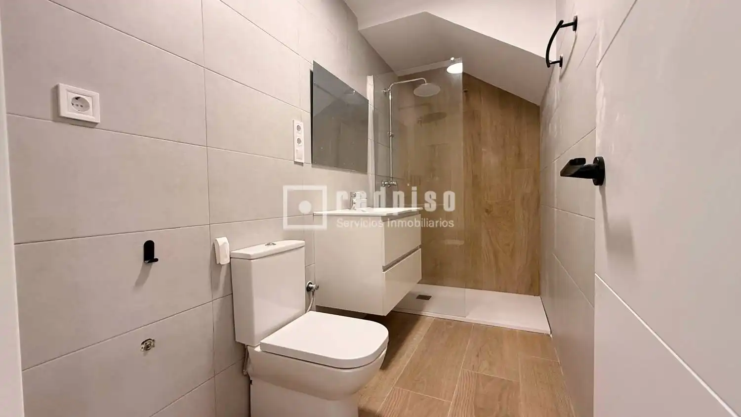 Baño de Piso en venta en Málaga con Calefacción y Terraza