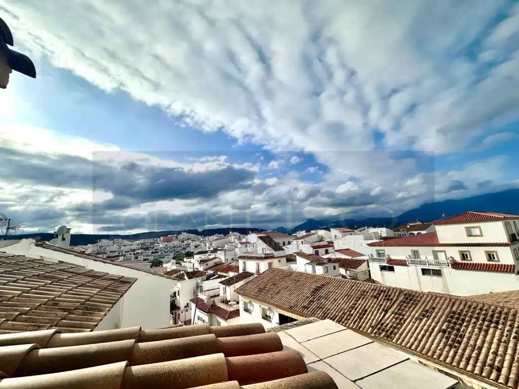 Vista exterior de Àtic en venda en Manilva amb Aire condicionat, Terrassa i Moblat