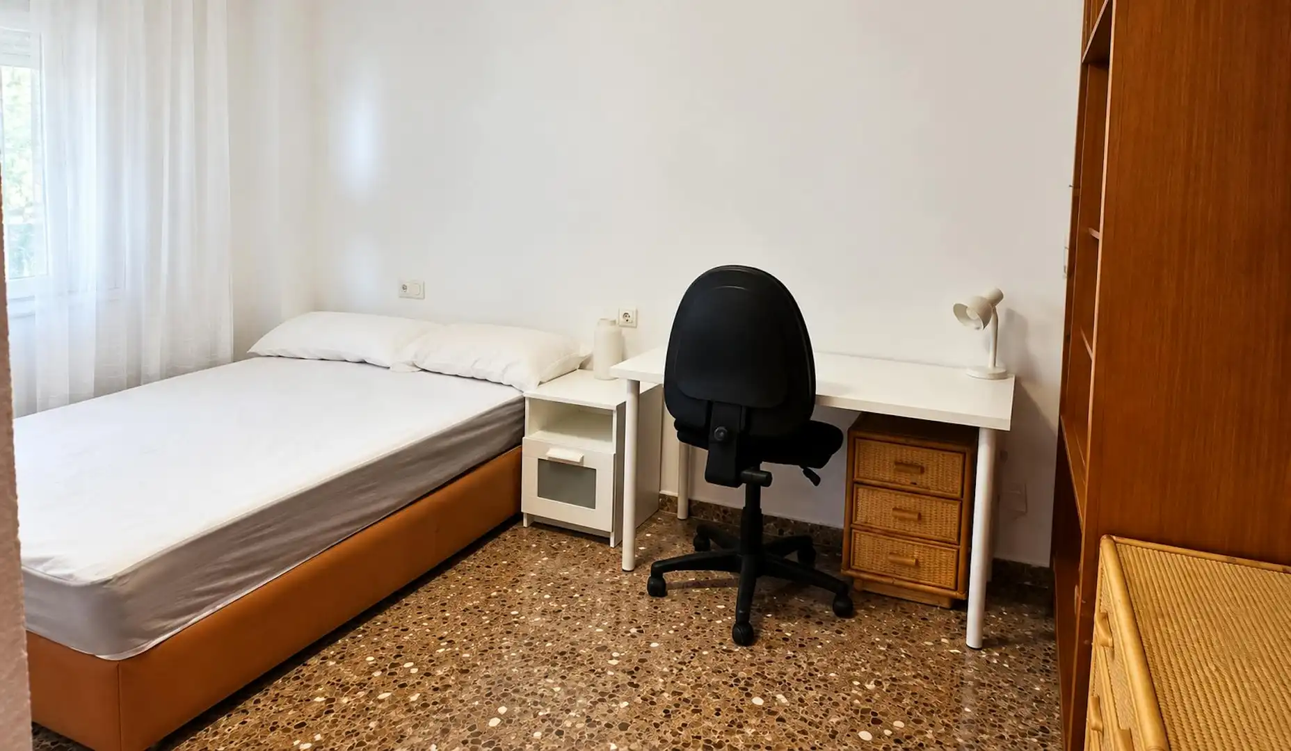 Schlafzimmer von Wohnung zur Miete in Valencia mit Klimaanlage, Möbliert und Waschmaschine