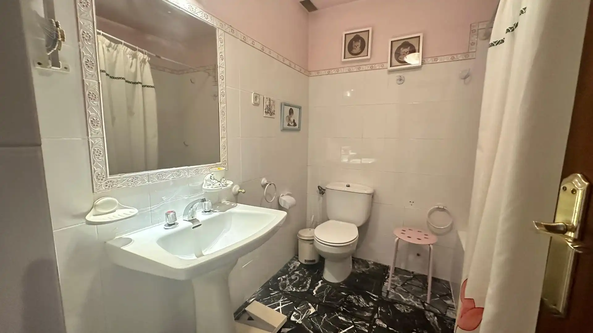 Bany de Casa o xalet en venda en Galapagar amb Aire condicionat, Calefacció i Jardí privat