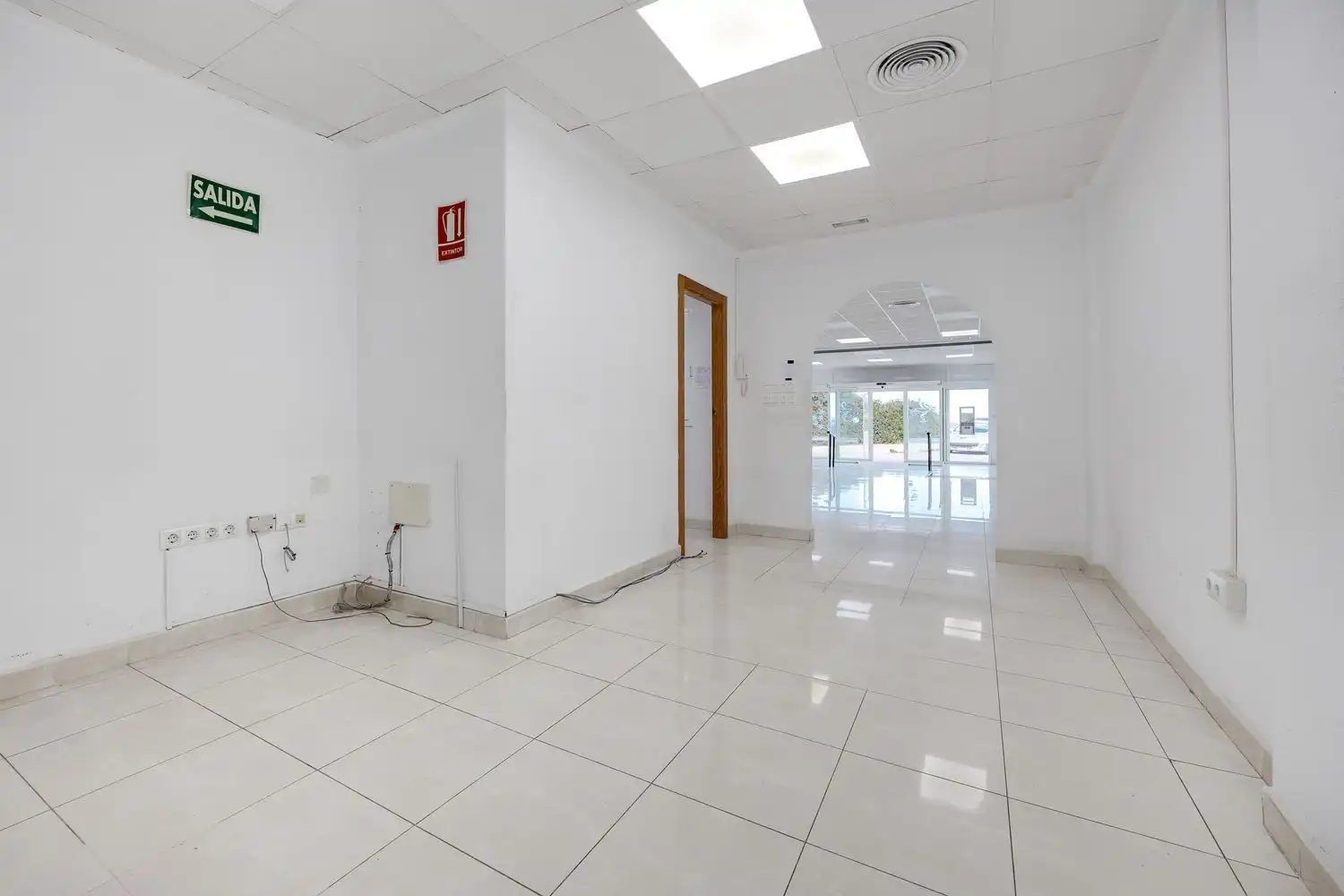 Commercial properties for sale in Torrevieja  with Air Conditioner