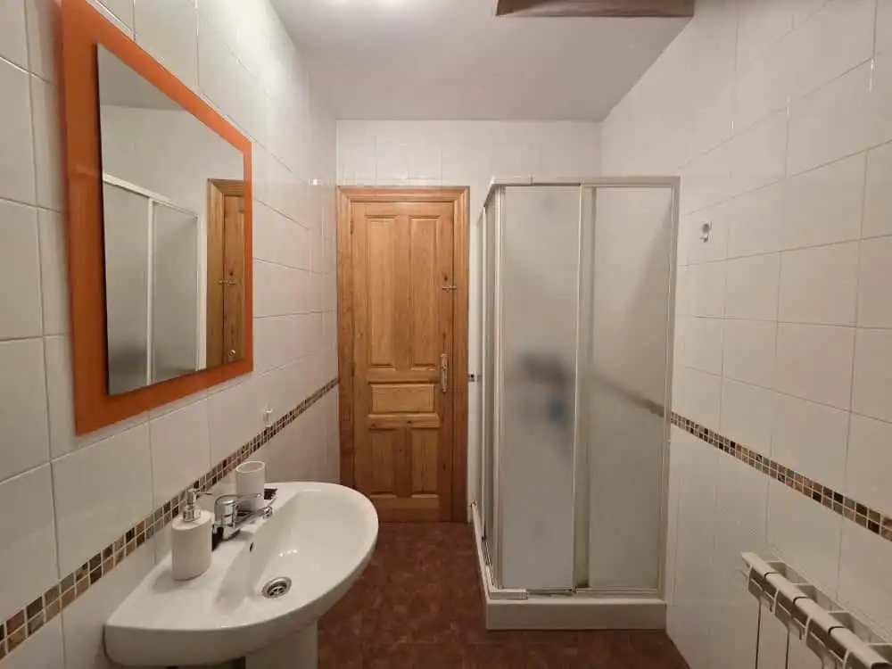 Bany de Casa adosada en venda en Ribamontán al Monte amb Calefacció, Jardí privat i Terrassa