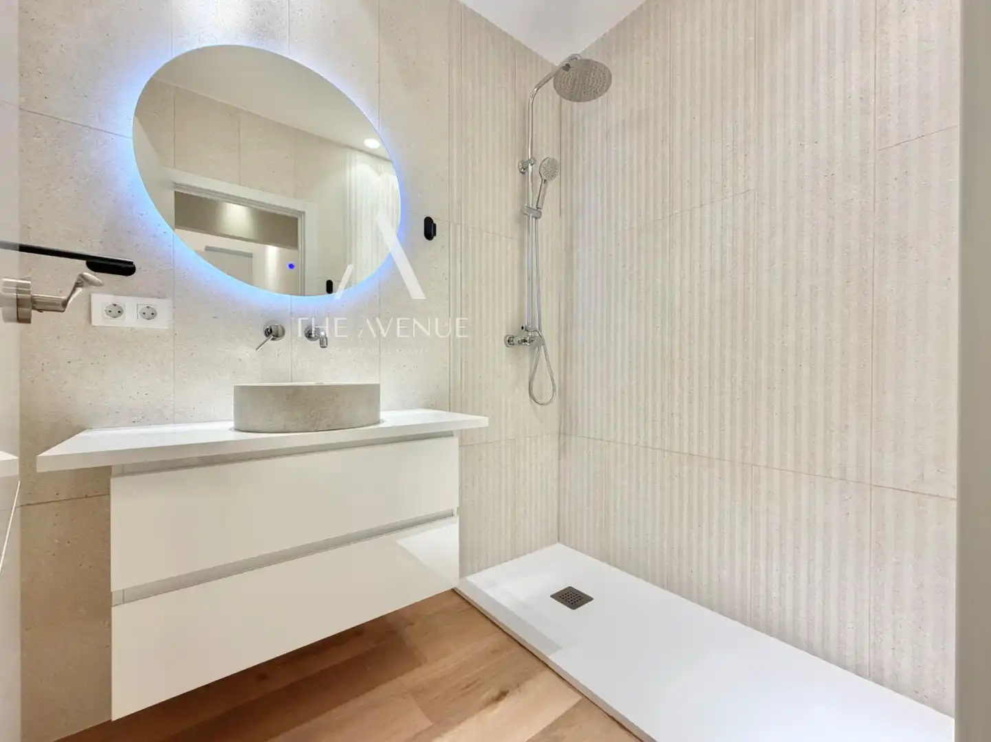 Bathroom of Flat for sale in Madrid  with Air Conditioner, Storage room and Furnished