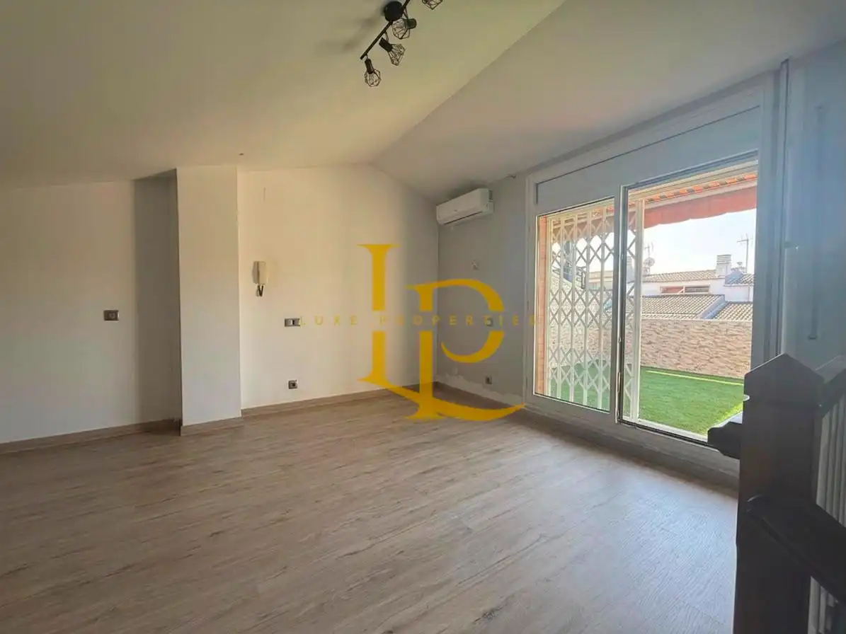 Sala de estar de Casa o chalet en venta en Rubí con Aire acondicionado, Calefacción y Terraza