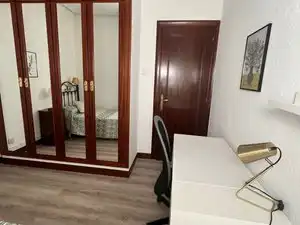 Dormitori de Pis de lloguer en Bilbao  amb Calefacció, Moblat i Balcó