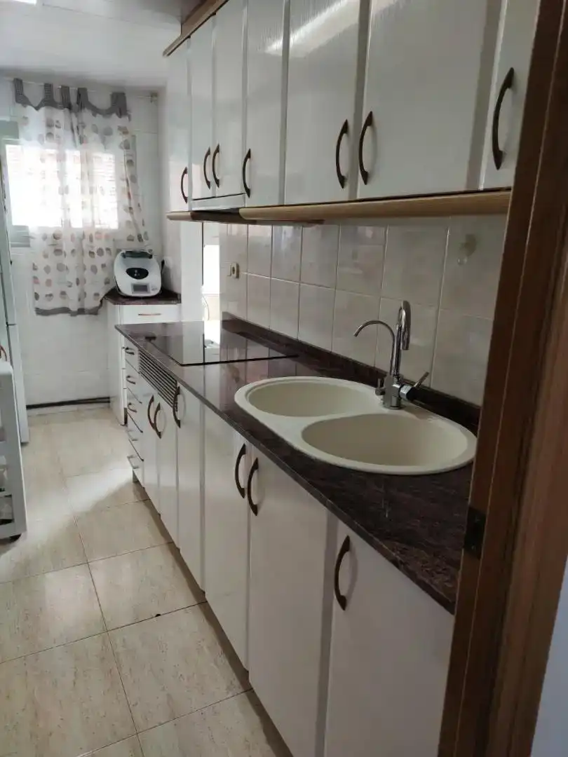 Küche von Wohnung zum Verkauf in Terrassa mit Klimaanlage und Balkon