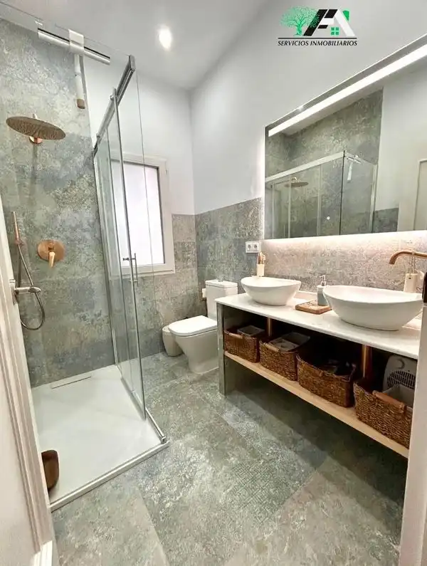 Bany de Casa o xalet en venda en Baeza, Jaén