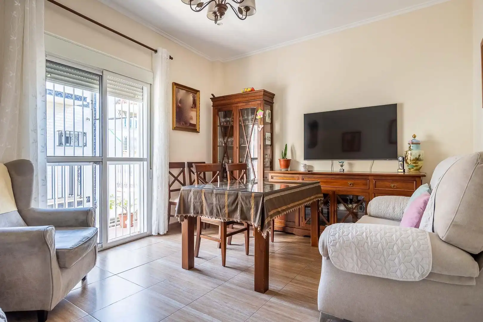 Living room of Houses for sale in Sevilla  with Air Conditioner, Terrace and Storage room