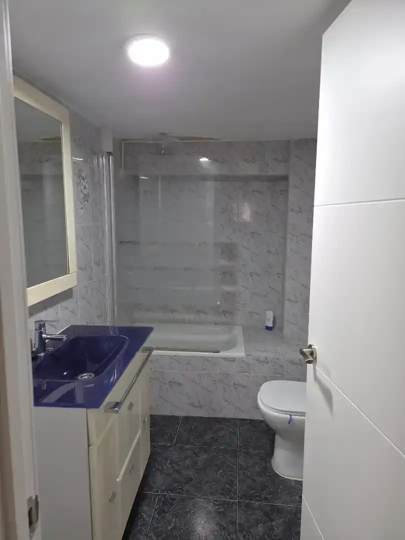 Baño de Piso en venta en Algatocín con Amueblado, Horno y Lavadora