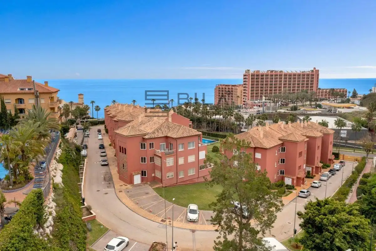 Flat with pool for sale in Marina de Torrequebrada, imagen 2