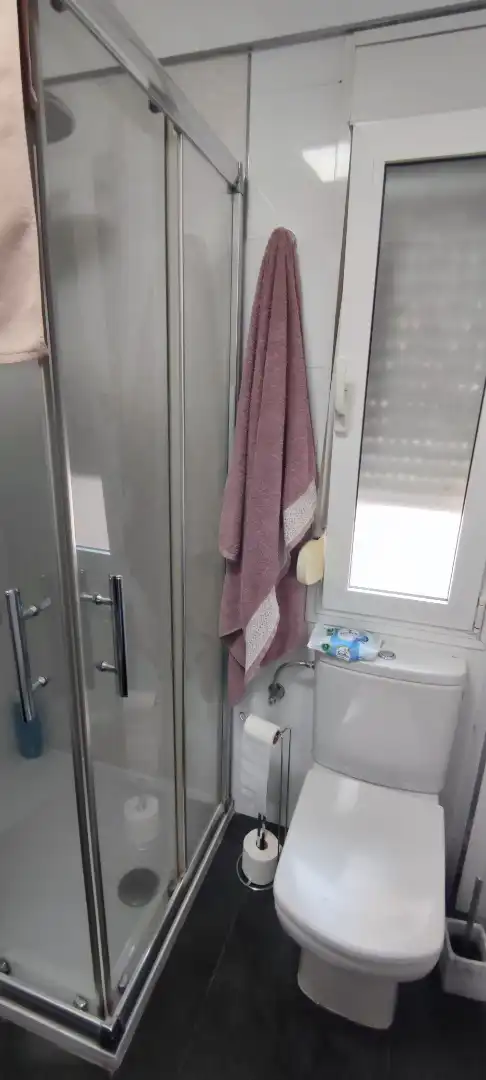 Bathroom of Flat for sale in Sevilla  with Air Conditioner and Terrace