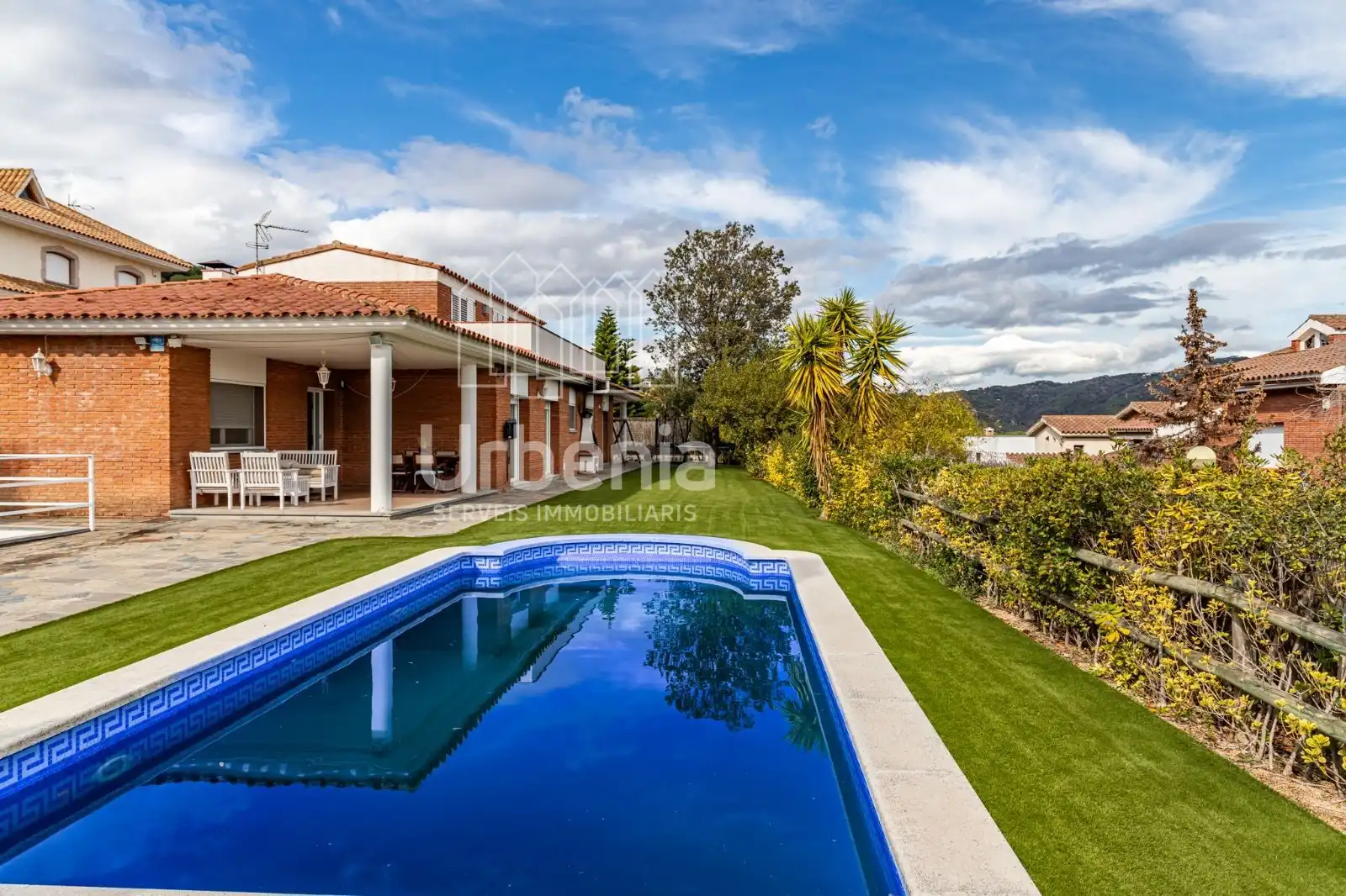 Vista exterior de Casa o chalet en venta en Argentona con Jardín privado, Trastero y Piscina