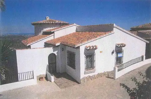 Chalet con piscina en venta en Pego