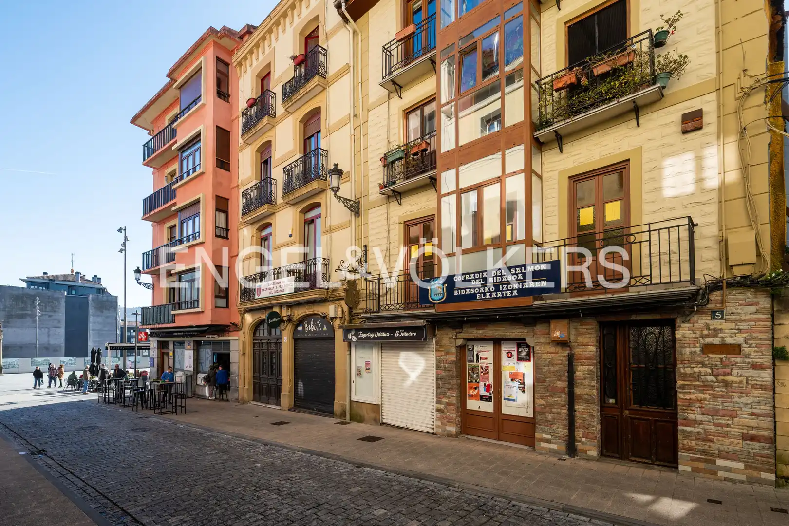 Vista exterior de Ático en venta en Irun  con Calefacción, Amueblado y Balcón