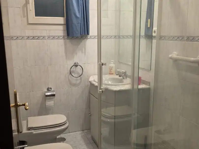 Badezimmer von Wohnung zum Verkauf in  Madrid Capital mit Klimaanlage