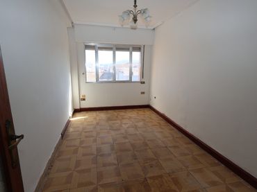 Piso con balcón en venta en Santa Teresa Plaza 38