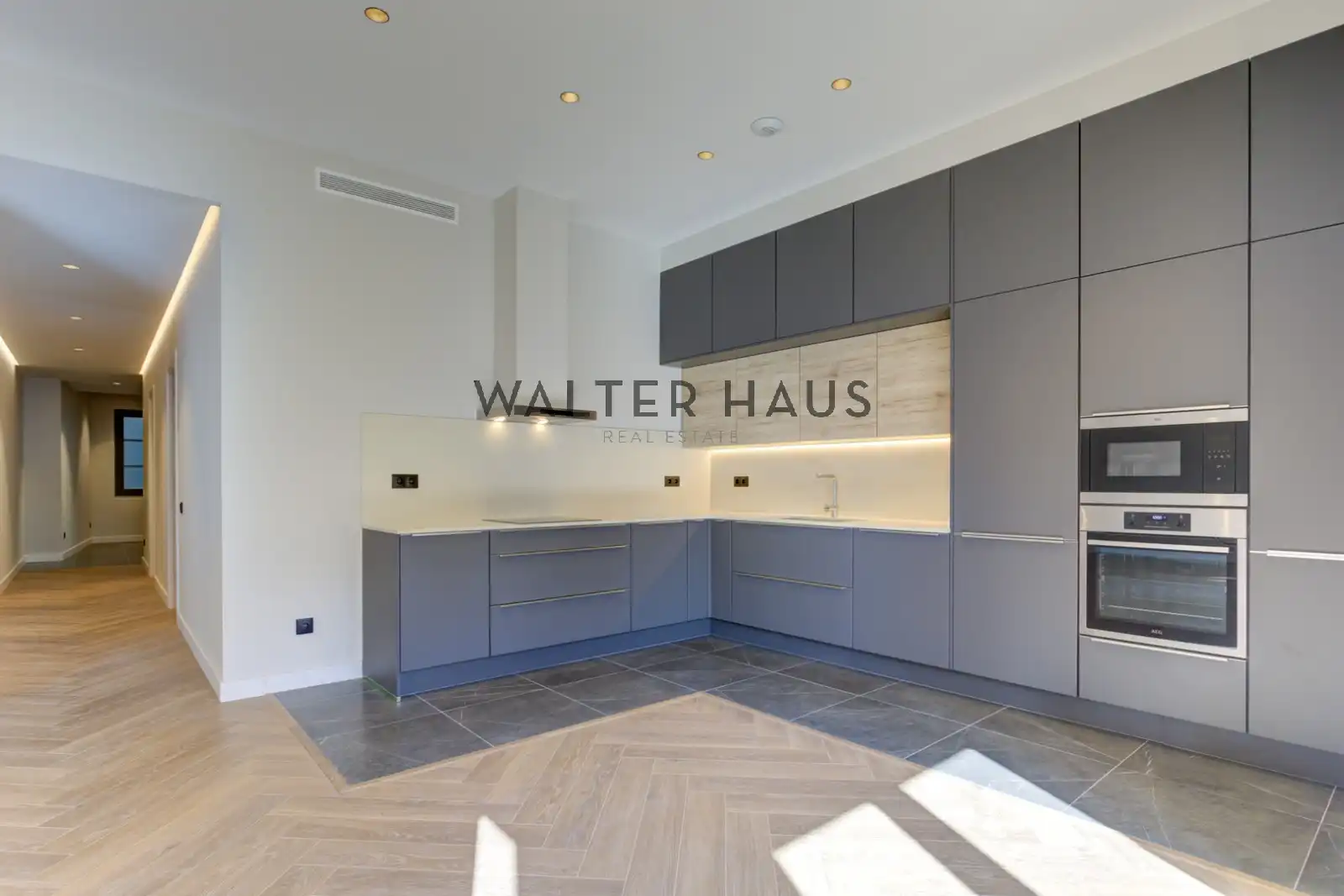 Kitchen of Flat for sale in Barcelona  with Air Conditioner, Heating and Oven