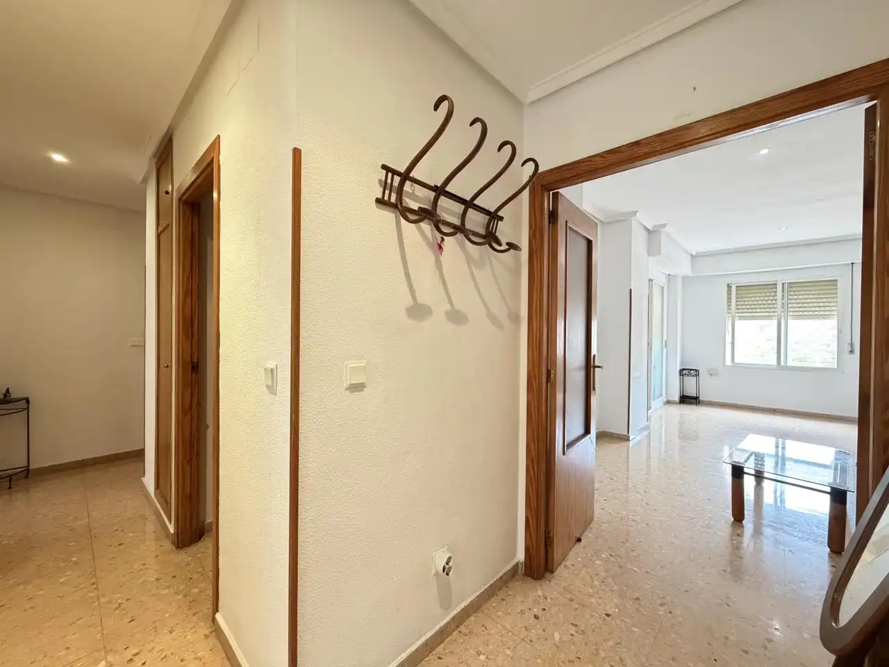 Wohnung zum Verkauf in Alicante / Alacant mit Klimaanlage, Privatgarten und Terrasse