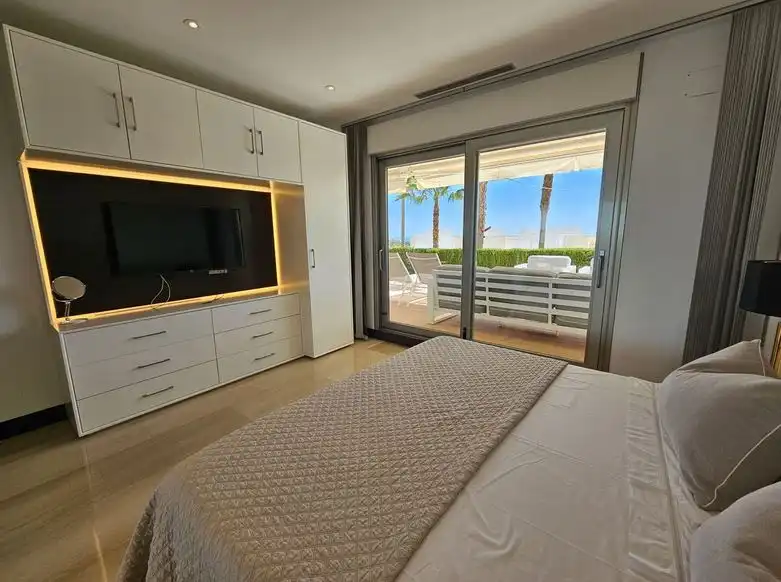 Schlafzimmer von Wohnungen zum Verkauf in Benahavís mit Klimaanlage, Terrasse und Möbliert