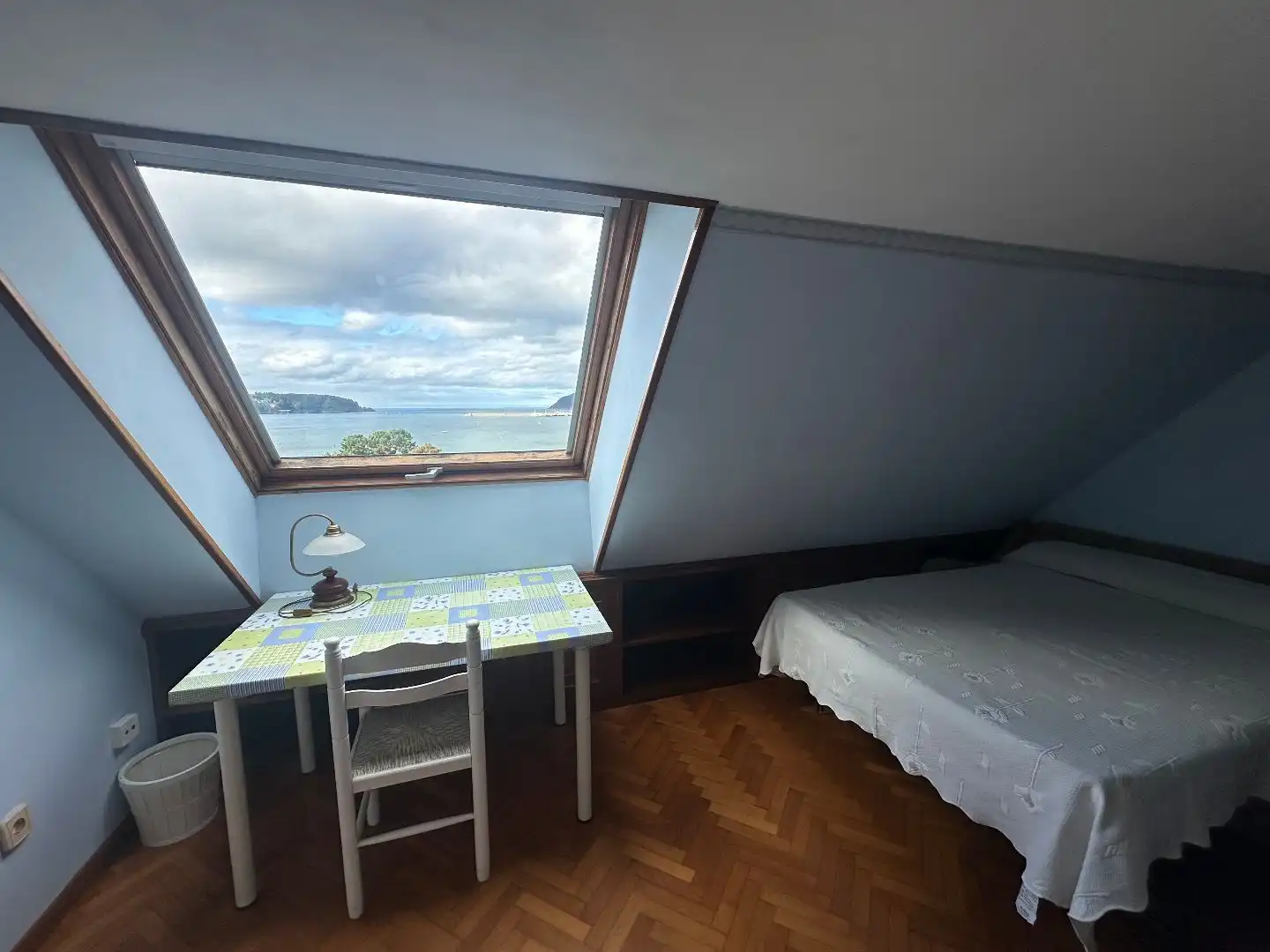 Schlafzimmer von Wohnung zur Miete in Viveiro mit Heizung, Parkett und Terrasse